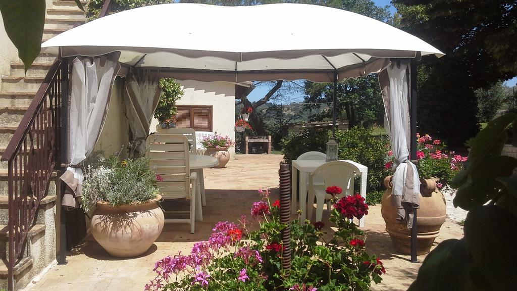 סן ג'מיני Bed And Breakfast Casale Isorella מראה חיצוני תמונה